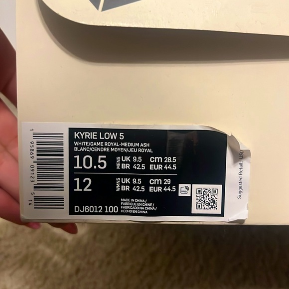 Size 10.5 Nike Kyrie Low White Game Royal With Box Included - Picture 14 of 14